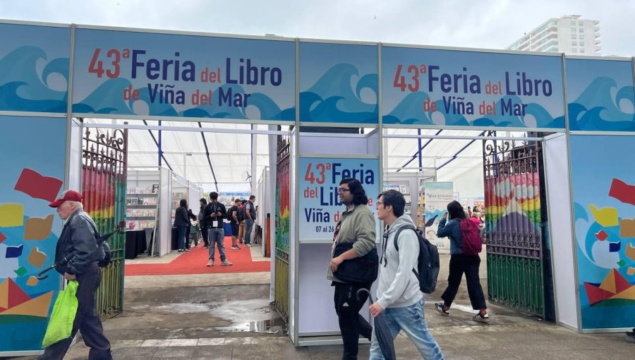 /libros-de-escritores-atacamenos-en-feria-del-libro-de-vina-del-mar