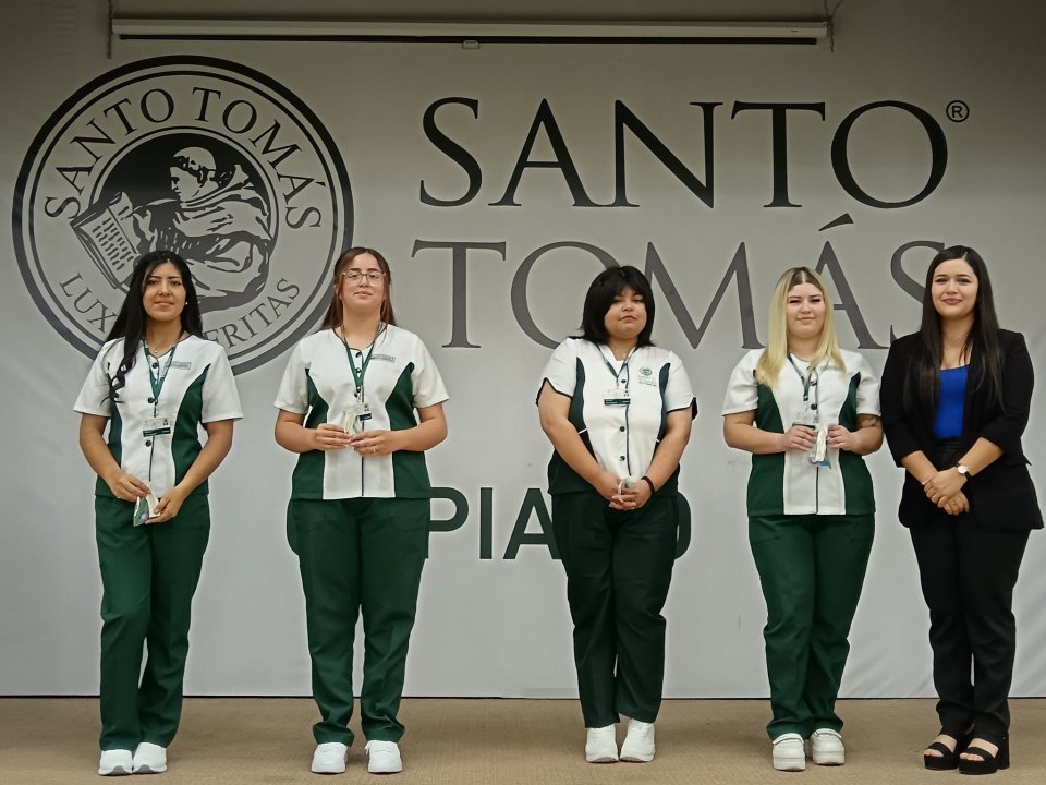 /42-estudiantes-de-la-carrera-de-tecnico-en-enfermeria-de-nivel-superior