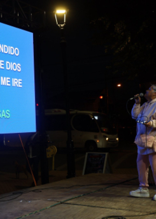 CAÑETE VIVIÓ CON ÉXITO EL “KARAOKE DEL AMOR” EN LA PLAZA DE ARMAS