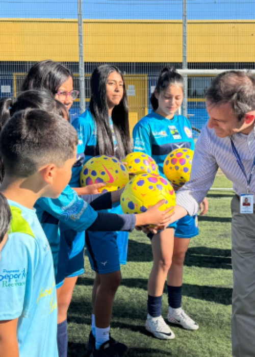 Frontel apoya las actividades deportivas de la “Escuela de Fútbol Los Álamos”