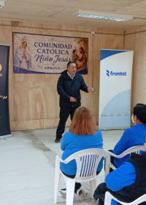 Frontel iluminó nueva capilla en el sector Eduardo Frei de Arauco