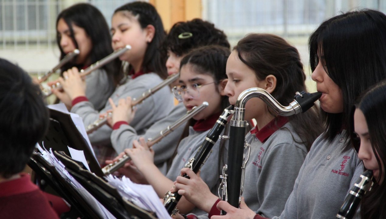 /orquesta-de-la-escuela-padre-hurtado-renovara-instrumentos-gracias-al-apoyo
