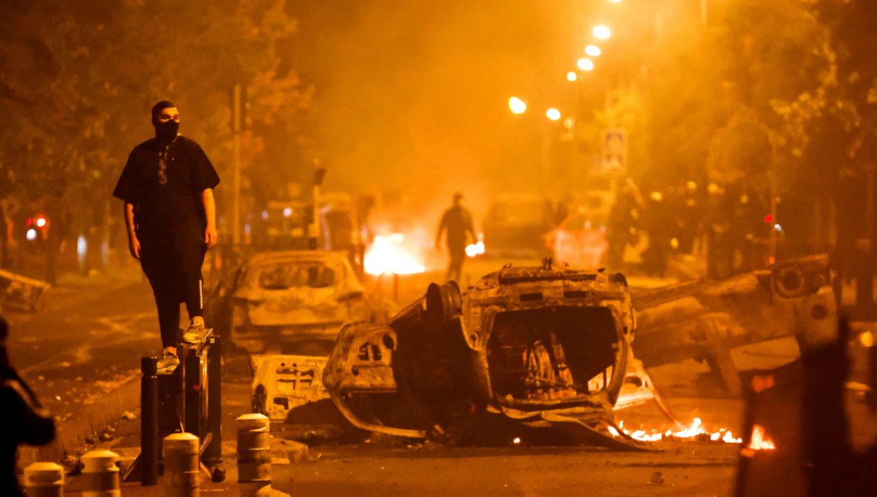 /internacional/europa/francia/francia-mas-de-600-detenidos-en-tercera-noche-de-disturbios-por-joven