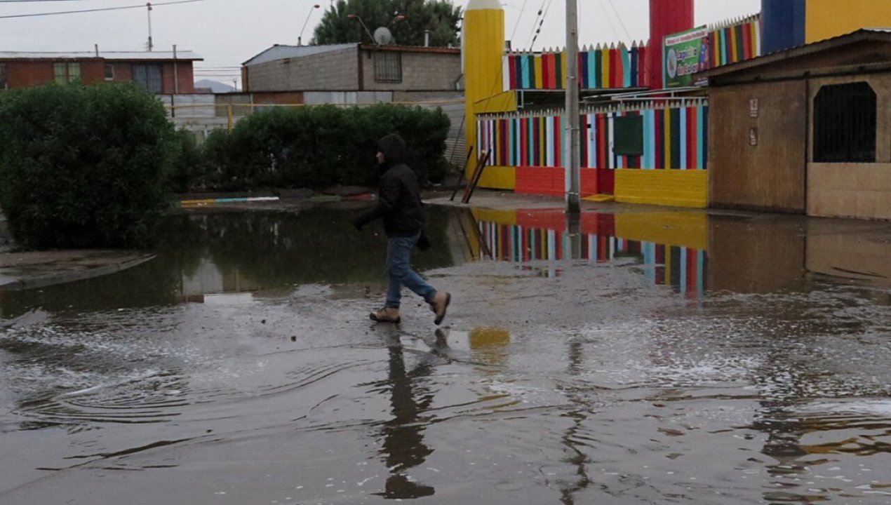 /actualidad/desastres-naturales/lluvias/revisa-las-comunas-que-suspendieron-las-clases-producto-del-sistema-frontal