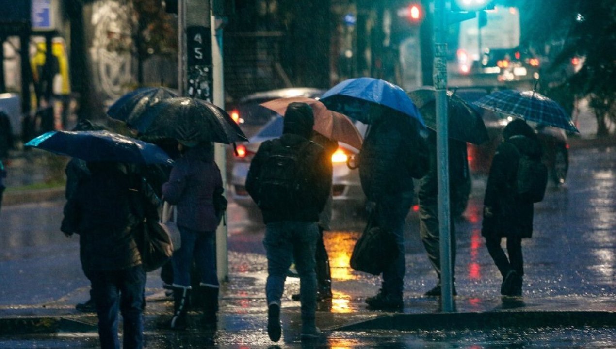 /actualidad/desastres-naturales/lluvias/socavones-fuertes-vientos-y-viviendas-danadas-marcan-ultimas-horas-del