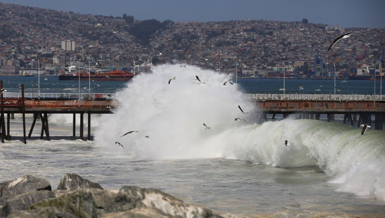 /actualidad/desastres-naturales/marejadas/emiten-nuevo-aviso-de-marejadas-para-10-regiones-del-pais